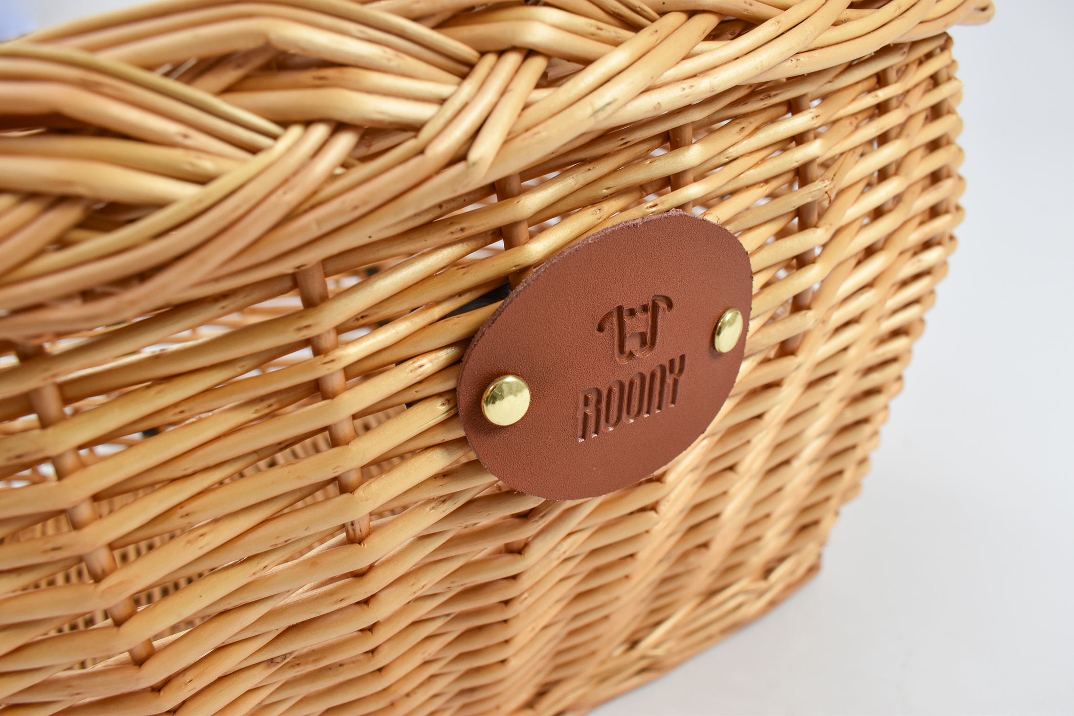 Wooden shopping cart for transporting animals or groceries